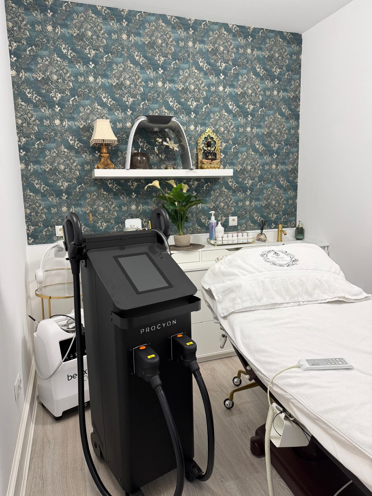 FHOS Bioluminiscente Procyon ya en cabina en Esencia Estética Campo Real