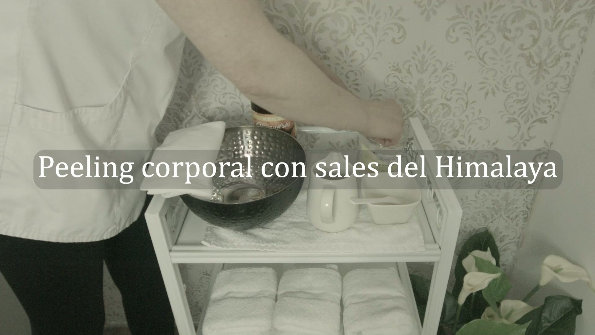 Peeling corporal con sales del Himalaya